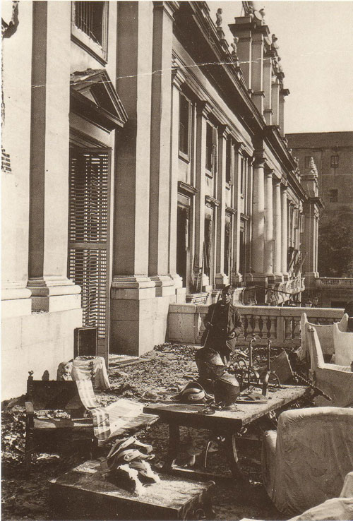 Exterior del Palacio de Liria, destruido en la Guerra Civil