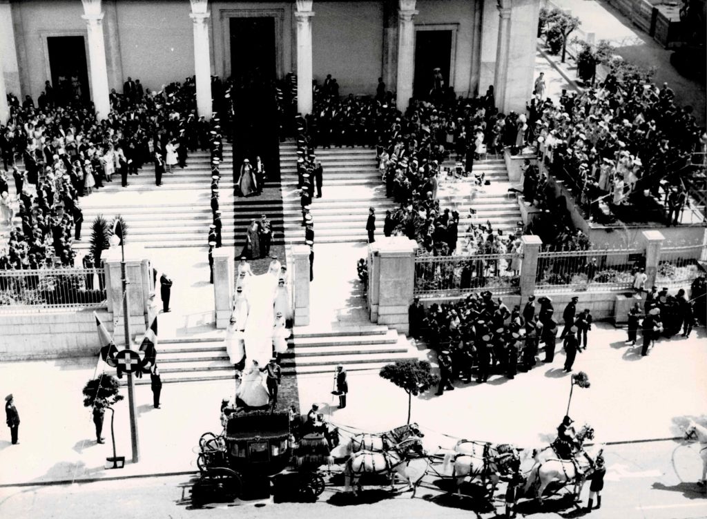 Boda de Atenas. La comitiva real saliendo de la Catedral católica de la capital griega. Archivo privado