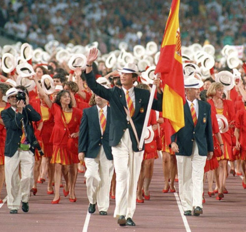 Don Felipe, abanderado de España en la inauguración de los Juegos Olímpicos de Barcelona. Fuente: sportssantander.es