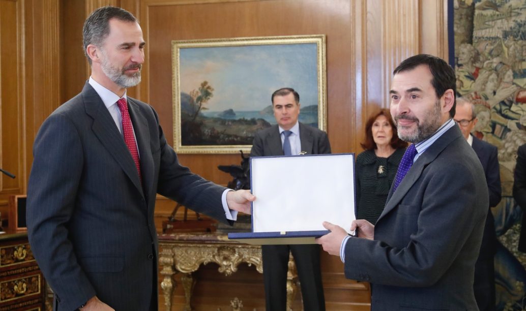 Jesús Rodríguez recibe el galardón de manos de Don Felipe