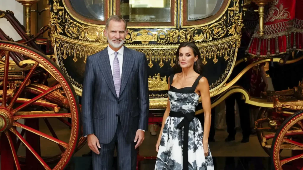 Los reyes Felipe VI y Letizia, en la inauguración de la Galería de las Colecciones Reales. Foto: EFE/ Borja Sánchez-Trillo